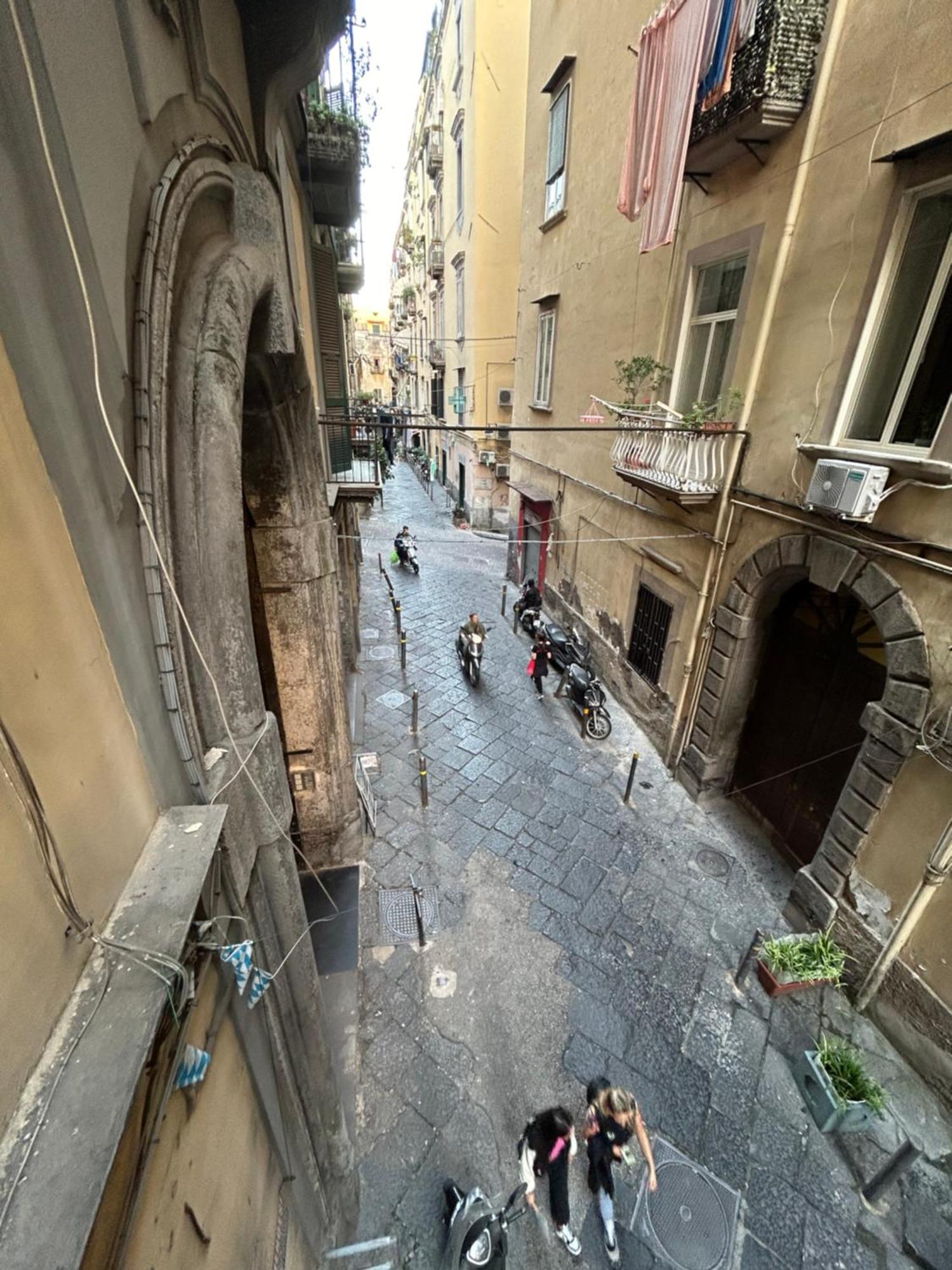 Anni Chiaia Naples